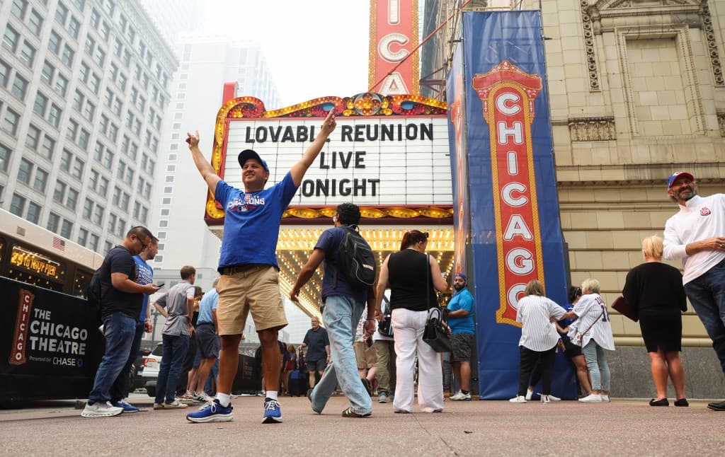 Photos: ‘The Lovable Reunion Live’ at the Chicago Theatre